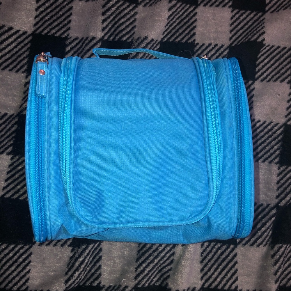 Toiletry bag - Picture 2 of 6